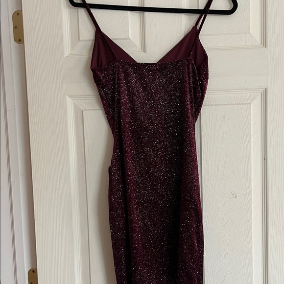 Windsor Sparkling Burgundy Mini Dress Size Medium - Picture 4 of 4